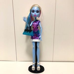Monster High Doll: Scaris City of Frights - Abbey Bominable